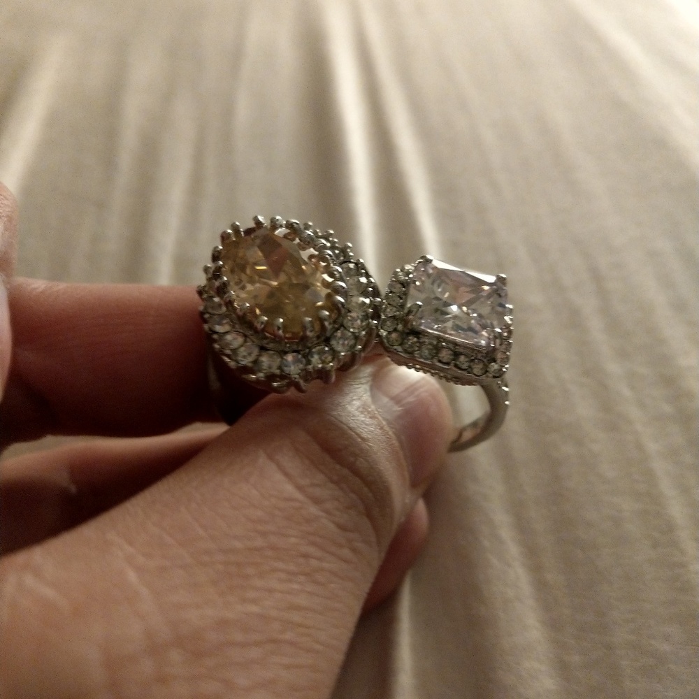 Two silver tone 💎💍